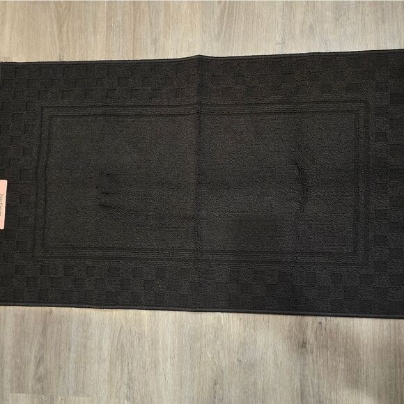 Juicy Couture Home Stain Resistant Accent Rug - Picture 3 of 6